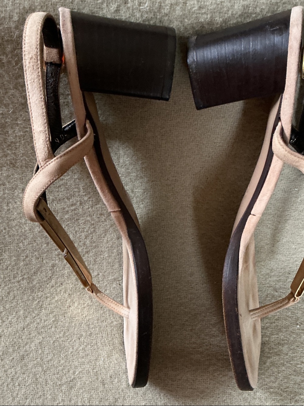 Gucci Beige Suede T-Strap Sandals with Gold Hardware - Picture 3 of 5